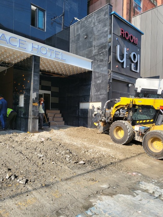 호텔 입구 아스콘 공사 이미지 11