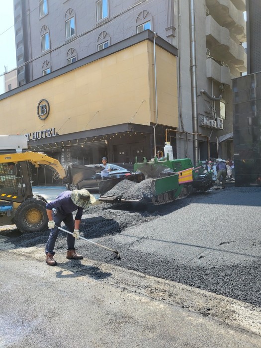 호텔 입구 아스콘 공사 이미지 1