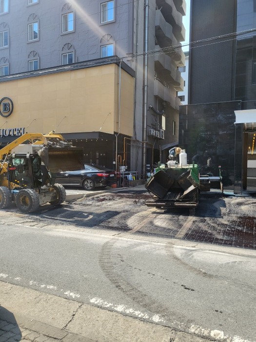 호텔 입구 아스콘 공사 이미지 12