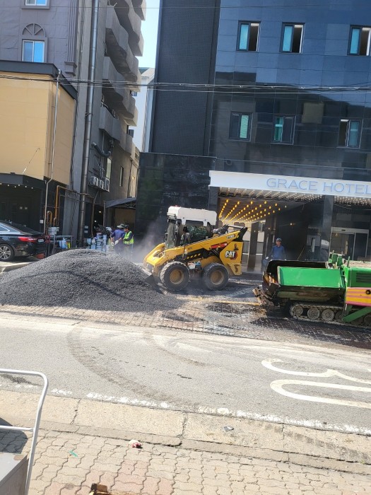 호텔 입구 아스콘 공사 이미지 2